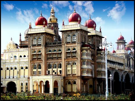  Das Mysore Palace: Ein Triumph der Geschichte und extravaganter Architektur!