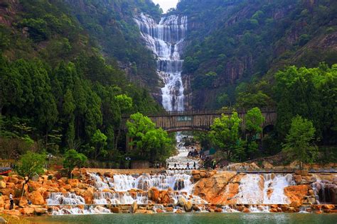  Der Tiantai Berg: Ein spirituelles Refugium mit atemberaubenden Aussichten!